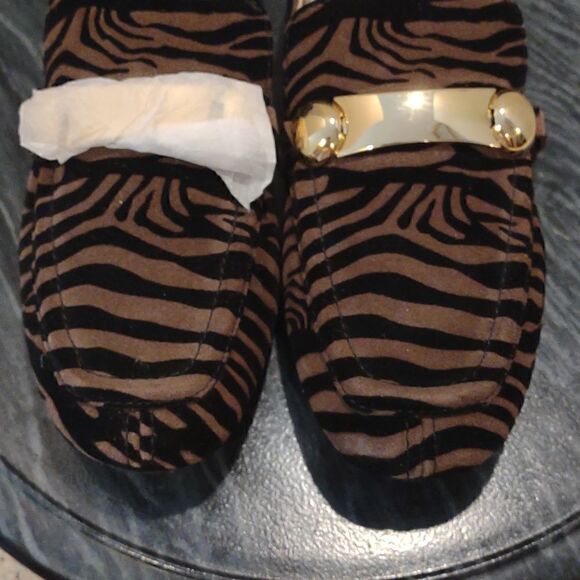 👍 Vince Camuto Size 6.5 Wide  Leather Loafers   A14 - Picture 2 of 4